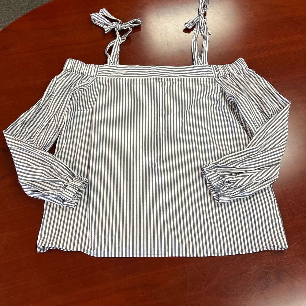Michael Michael Kors Gray & White Stripe Off the Shoulder & Tie Blouse sz L - Picture 2 of 6